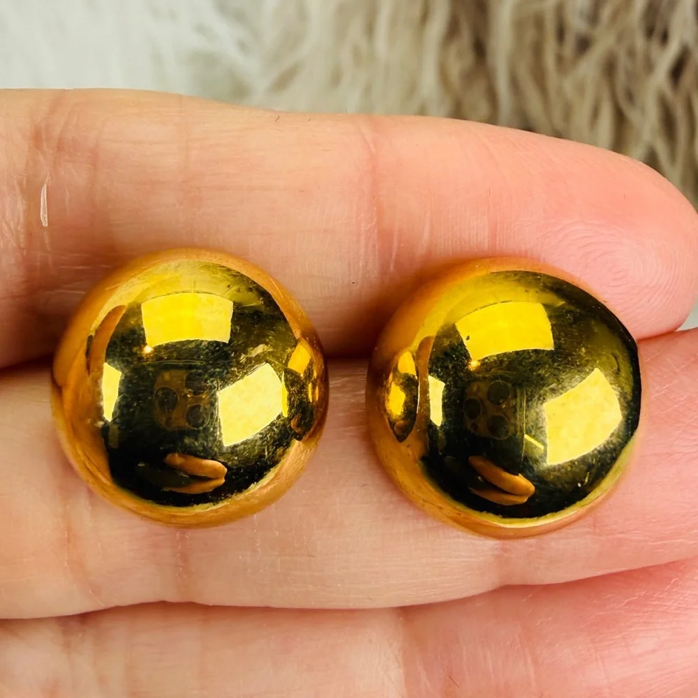 Pretty vintage, raised half ball costume goldtone pierced earrings